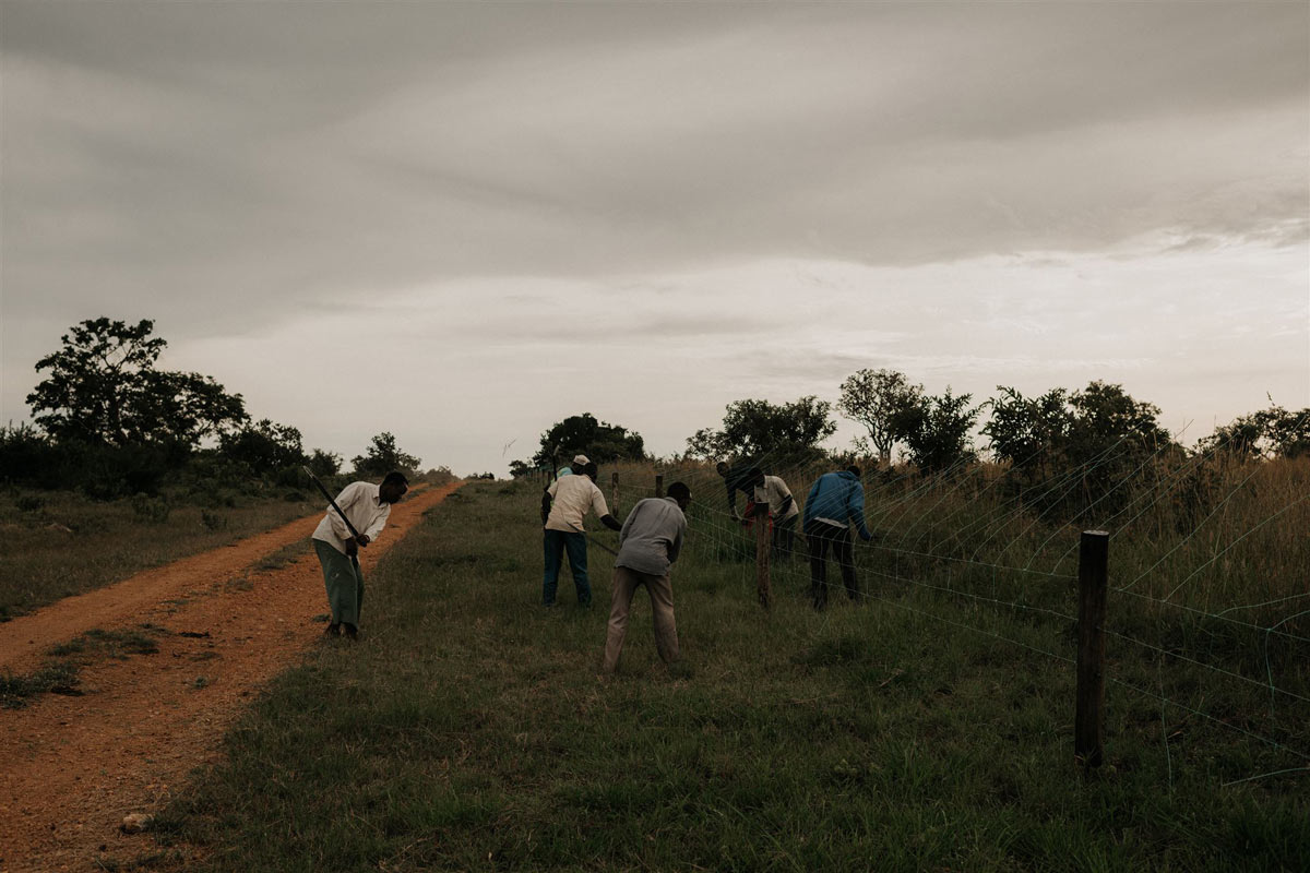 eoe-grumeti-fund-tanzania-community-members-working